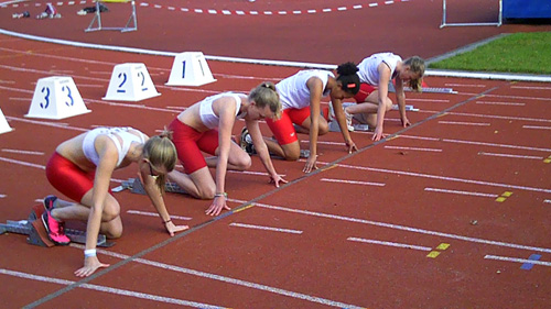 Meisjes C voor de start van de 80 meter