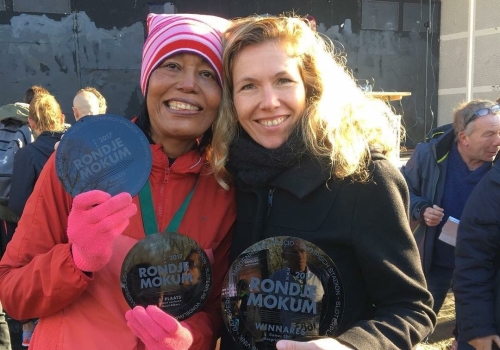 Marijke en Margriet bij de prijsuitreiking Rondje Mokum 2017