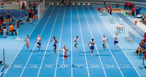 Levi Hazes wint afgetekend zijn halve finale 60m (foto: Boy Hazes)