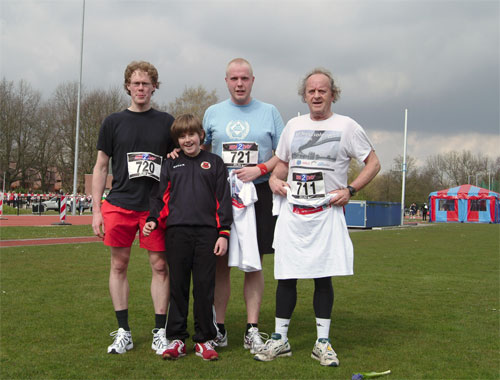 Nescioloop 2008 met v.l.n.r. Ate, Marten, Gerrit en Dirk Visser (foto: Mart Bevelander) Nescioloop 2008 met v.l.n.r. Ate, Marten, Gerrit en Dirk Visser (foto: Mart Bevelander)