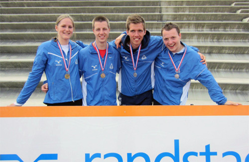 de medaillewinnaars van het NK Studenten 2012: vlnr. Anna Goede, Dennis Weijens, Joram Knigge en Jim van Oostrom