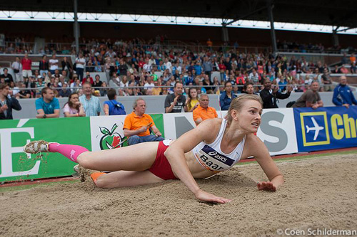 NK 2013: Brenda springt 6 m 26 (foto: Coen Schilderman)