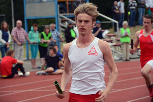 Koen van den Hoven tijdens de 4 x 400 estafette