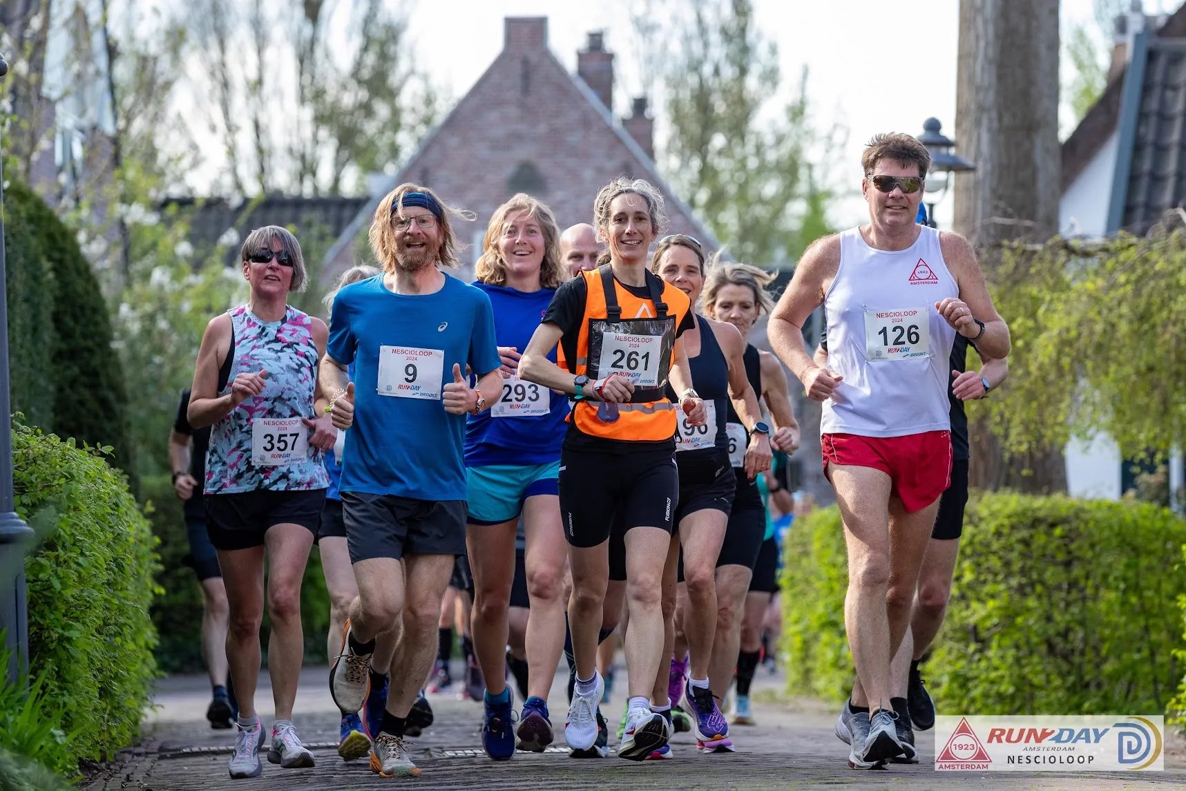 Lopers op de Ouddiemerlaan